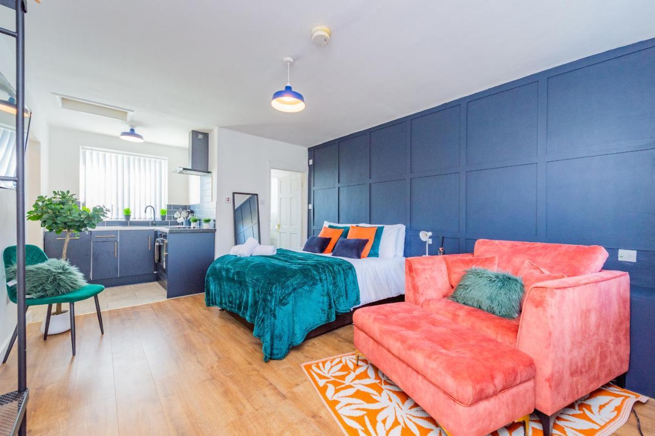 Apartment Annexe By Papermill, Deeside - En-suite, Heswall